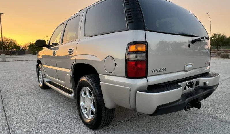
								2004 GMC Yukon Denali 1500 Luxury full									