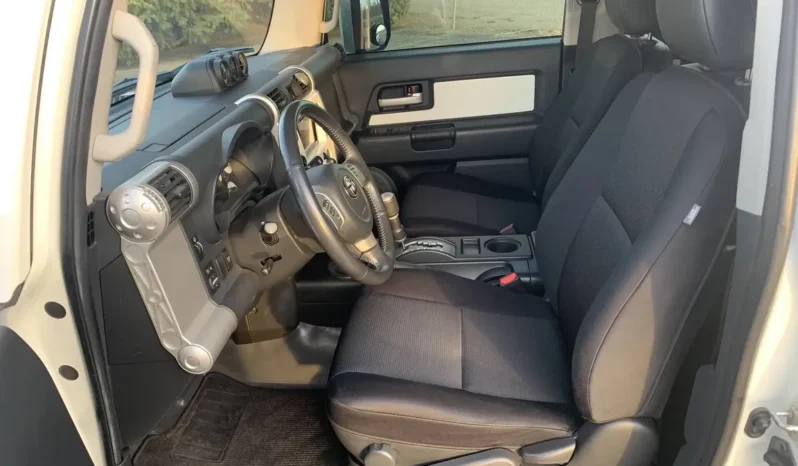 
								2012 Toyota FJ Cruiser full									