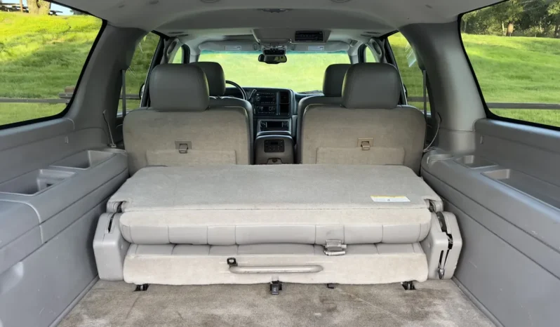 
								2004 Chevrolet Suburban 2500 LT 8.1L 4×4 full									