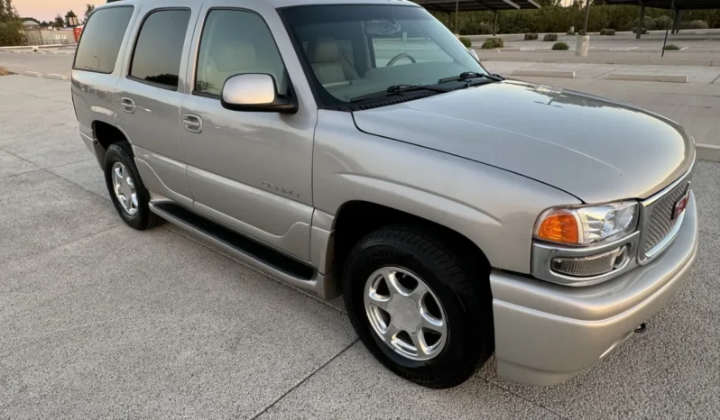 
								2004 GMC Yukon Denali 1500 Luxury full									
