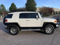 
										2012 Toyota FJ Cruiser full									
