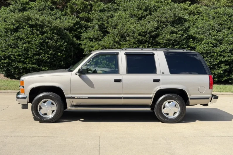 
								1999 Chevrolet Tahoe LT full									