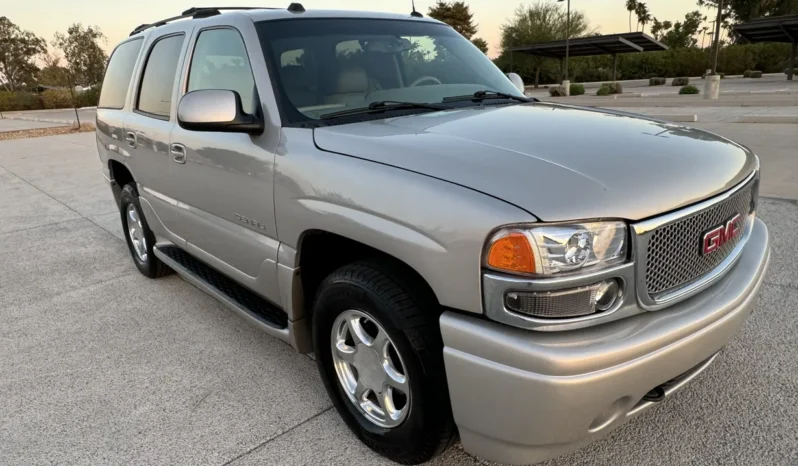 
								2004 GMC Yukon Denali 1500 Luxury full									