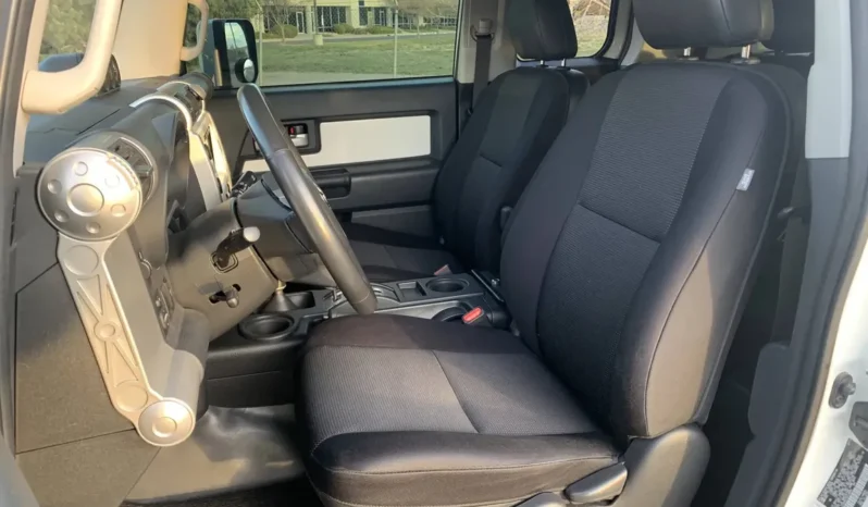 
								2012 Toyota FJ Cruiser full									