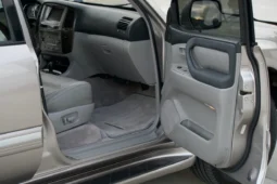 
										2003 Toyota Land Cruiser UZJ100 full									
