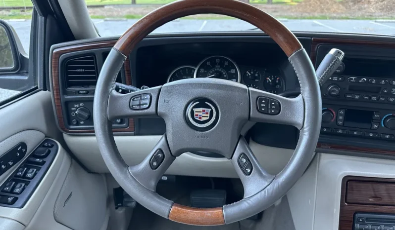 
								2004 Cadillac Escalade GMT800 AWD full									