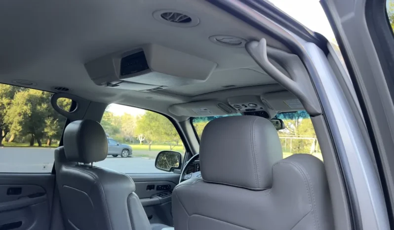 
								2004 Chevrolet Suburban 2500 LT 8.1L 4×4 full									