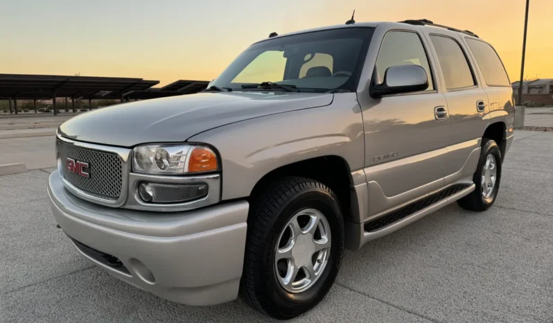 
								2004 GMC Yukon Denali 1500 Luxury full									