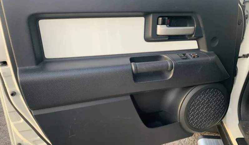 
								2012 Toyota FJ Cruiser full									