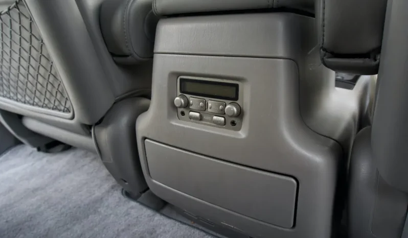 
								2003 Toyota Land Cruiser UZJ100 full									
