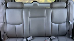 
										2004 Chevrolet Suburban 2500 LT 8.1L 4×4 full									