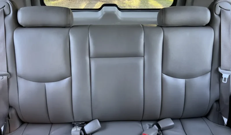 
								2004 Chevrolet Suburban 2500 LT 8.1L 4×4 full									