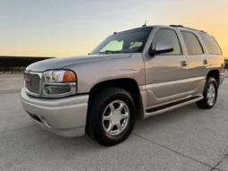 
										2004 GMC Yukon Denali 1500 Luxury full									