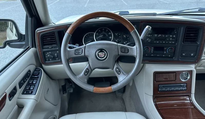 
								2004 Cadillac Escalade GMT800 AWD full									