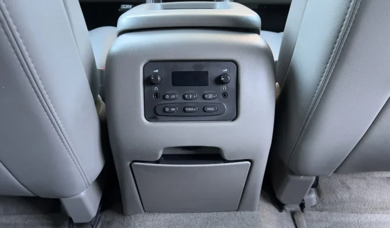 
								2004 Chevrolet Suburban 2500 LT 8.1L 4×4 full									