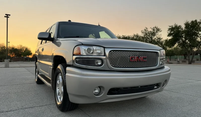 
								2004 GMC Yukon Denali 1500 Luxury full									