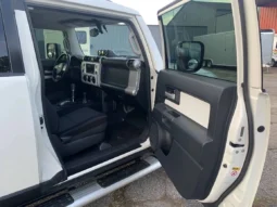 
										2012 Toyota FJ Cruiser full									