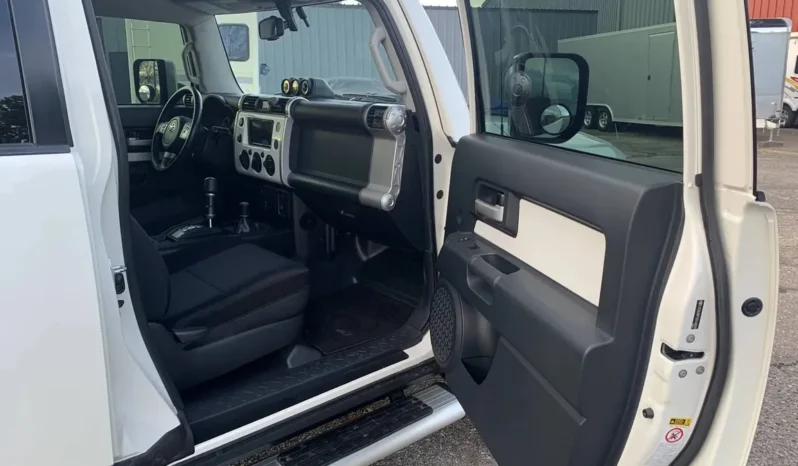 
								2012 Toyota FJ Cruiser full									