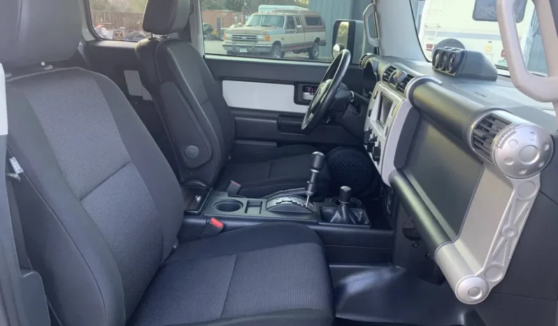 
								2012 Toyota FJ Cruiser full									