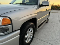 
										2004 GMC Yukon Denali 1500 Luxury full									