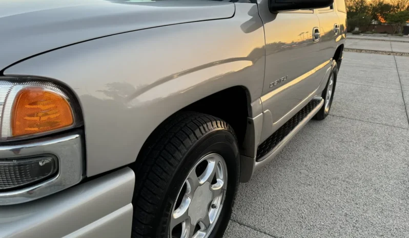 
								2004 GMC Yukon Denali 1500 Luxury full									