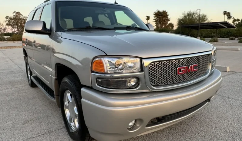 
								2004 GMC Yukon Denali 1500 Luxury full									