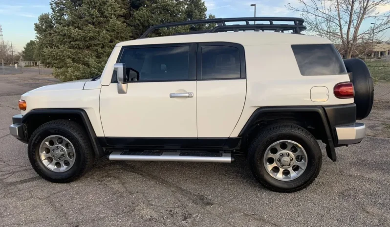 
								2012 Toyota FJ Cruiser full									