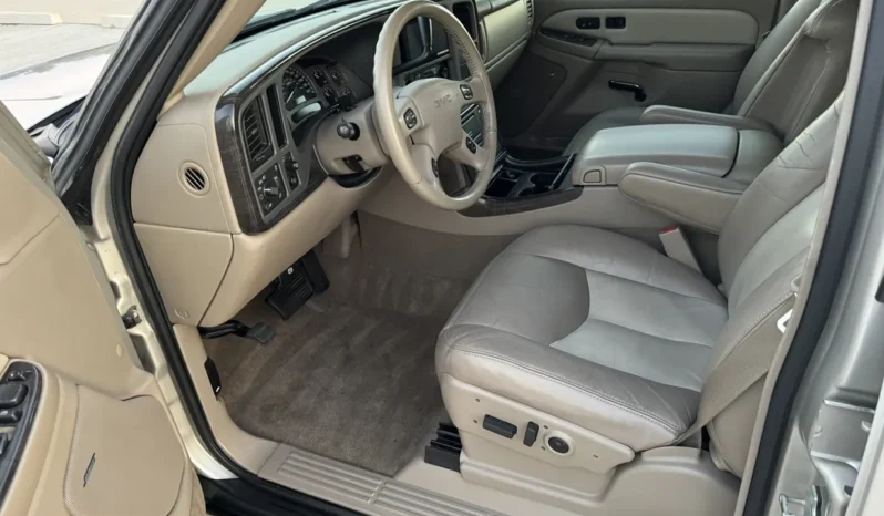 
								2004 GMC Yukon Denali 1500 Luxury full									