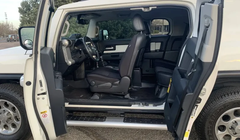 
								2012 Toyota FJ Cruiser full									