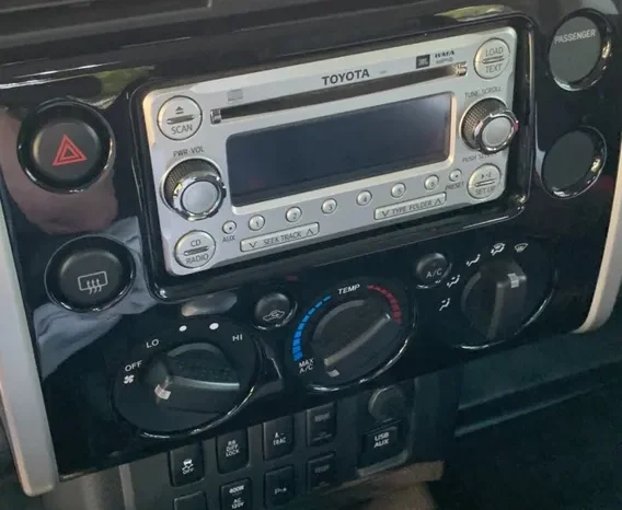 
								2014 Toyota FJ Cruiser full									