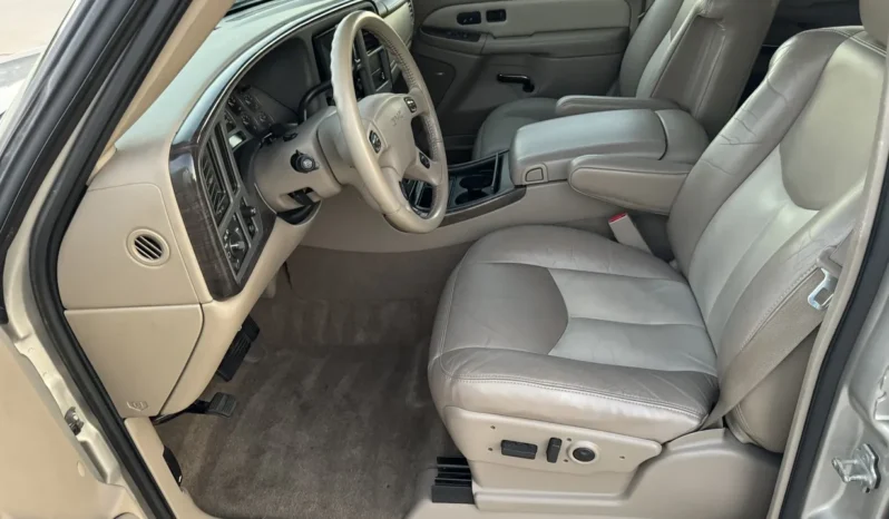 
								2004 GMC Yukon Denali 1500 Luxury full									