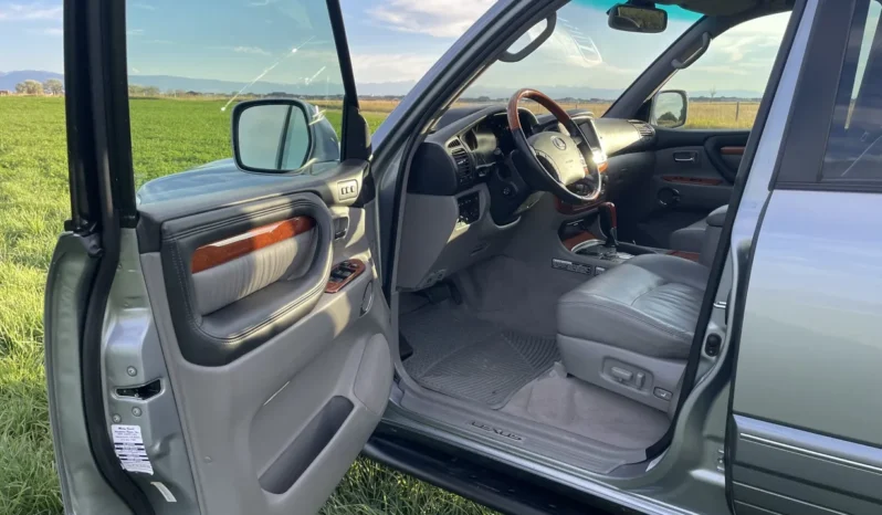 
								2004 Lexus LX470 full									