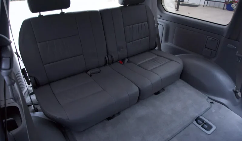 
								2003 Toyota Land Cruiser UZJ100 full									