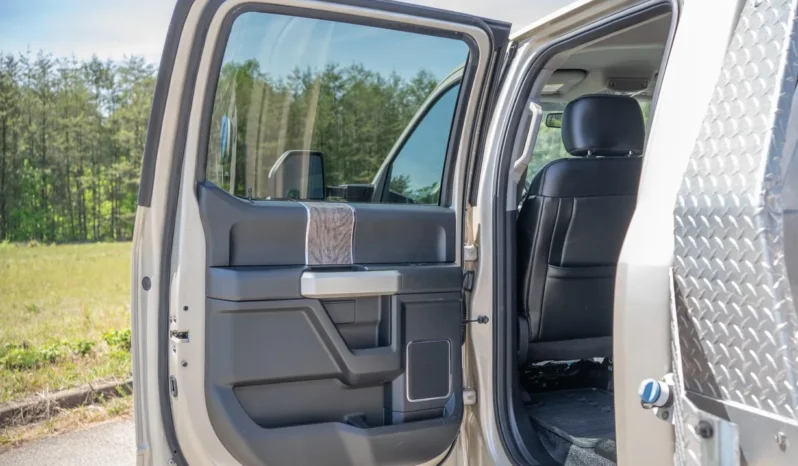 
								2018 Ford F-450 Super Duty Lariat Crew Cab Power Stroke Dually 4×4 Flatbed full									