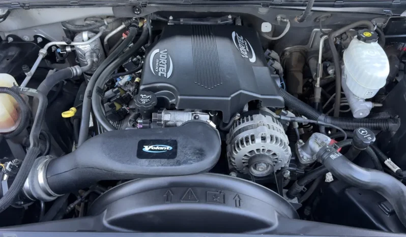 
								2004 Chevrolet Suburban 2500 LT 8.1L 4×4 full									