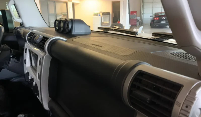 
								2012 Toyota FJ Cruiser full									