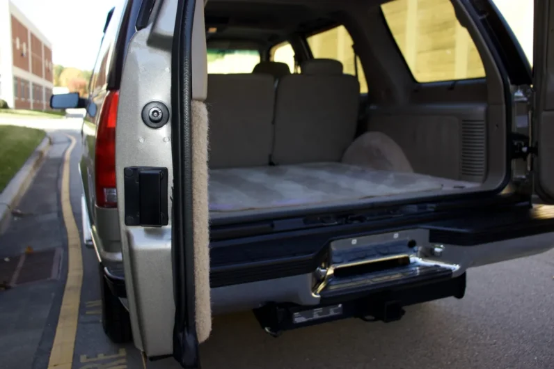 
								1999 Chevrolet Tahoe LT full									