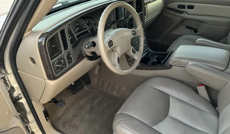 
								2004 GMC Yukon Denali 1500 Luxury full									