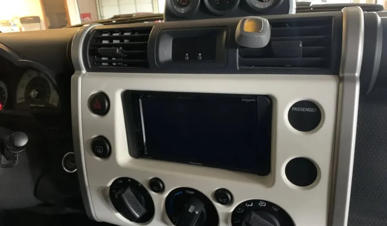 
								2012 Toyota FJ Cruiser full									