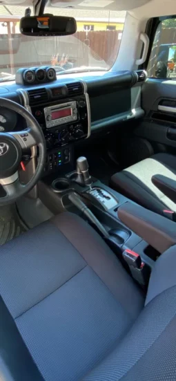 
										2014 Toyota FJ Cruiser full									