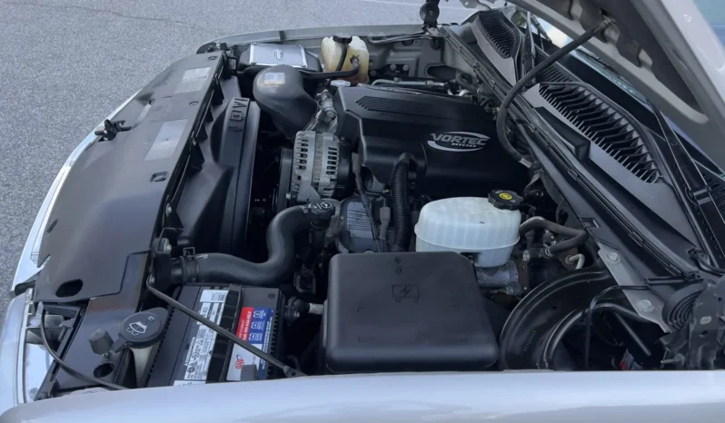 
								2004 Chevrolet Suburban 2500 LT 8.1L 4×4 full									