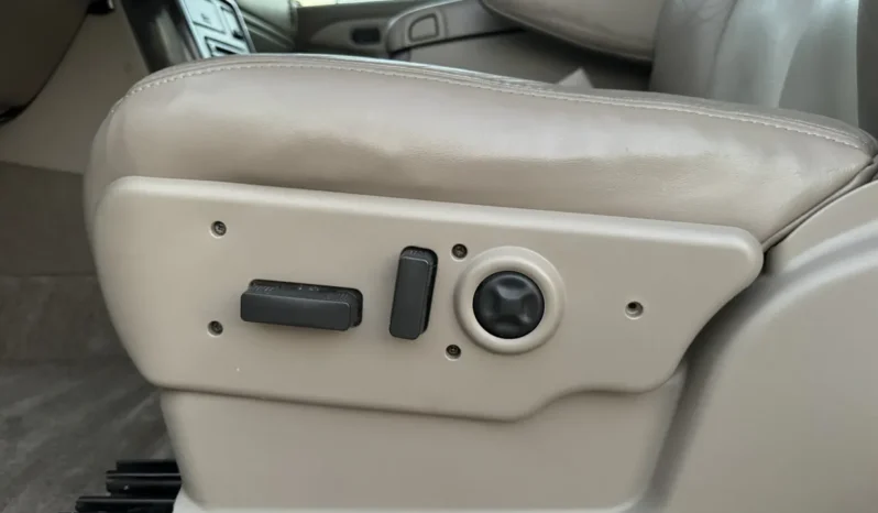 
								2004 GMC Yukon Denali 1500 Luxury full									