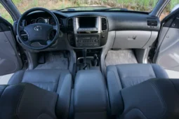 
										2003 Toyota Land Cruiser UZJ100 full									