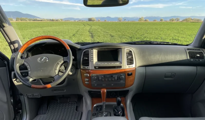 
								2004 Lexus LX470 full									