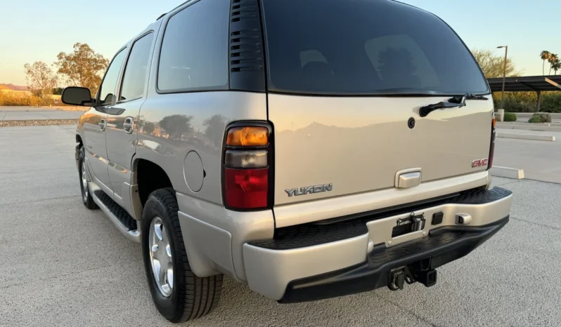 
								2004 GMC Yukon Denali 1500 Luxury full									