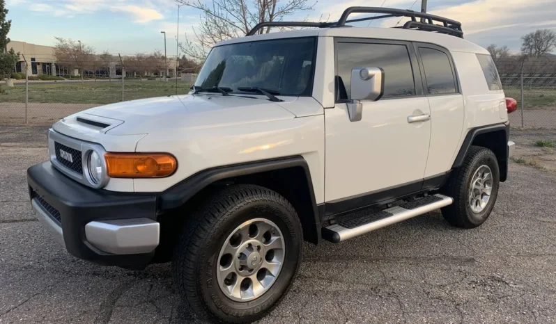 
								2012 Toyota FJ Cruiser full									