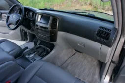 
										2003 Toyota Land Cruiser UZJ100 full									