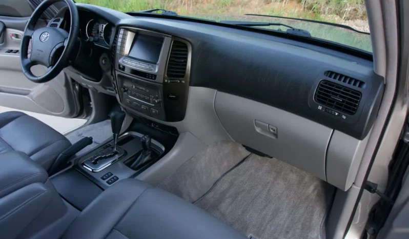 
								2003 Toyota Land Cruiser UZJ100 full									