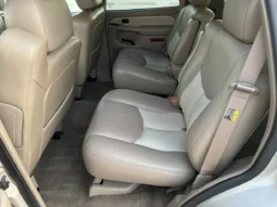 
										2004 GMC Yukon Denali 1500 Luxury full									