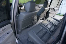
										2003 Toyota Land Cruiser UZJ100 full									